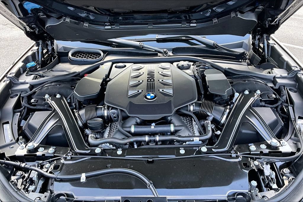 Certified 2026 BMW 760i xDrive w/ Executive Package AWD/4WD image 31