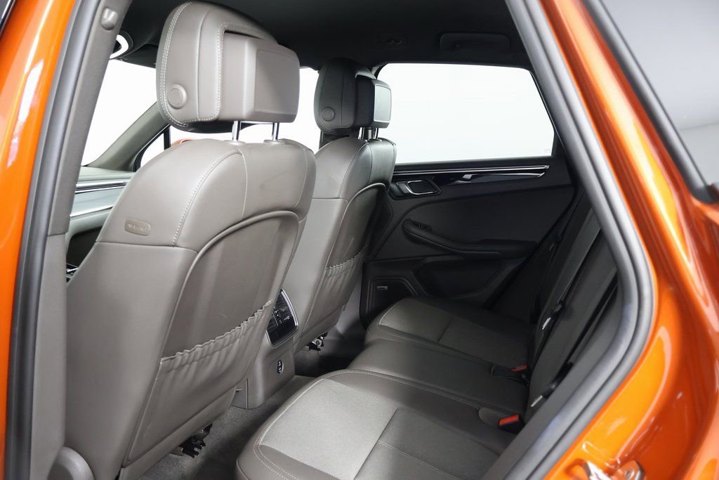 Used 2024 Porsche Macan AWD/4WD image 10