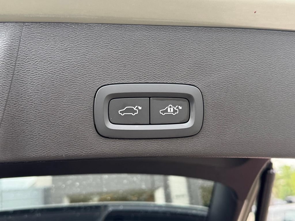 Certified 2023 Volvo XC40 B5 Plus w/ Climate Package AWD/4WD image 6