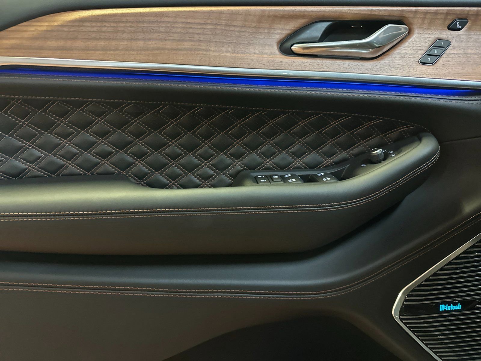 New 2026 Jeep Grand Cherokee Summit image 10