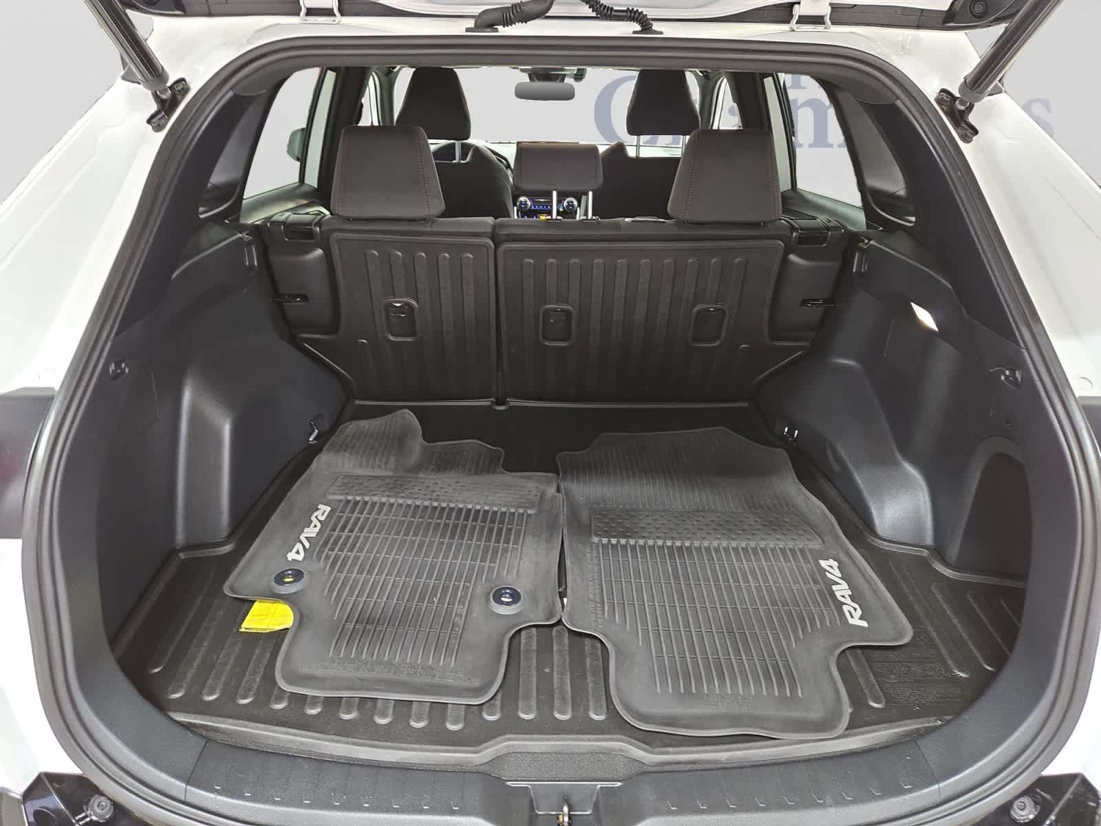 Used 2022 Toyota RAV4 SE w/ Carpet Mat Package (TMS) AWD/4WD image 4