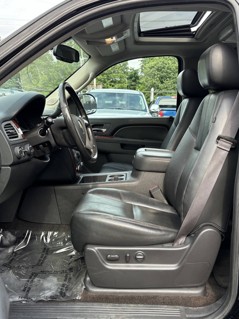 Used 2013 Chevrolet Tahoe LT w/ Luxury Package AWD/4WD image 12