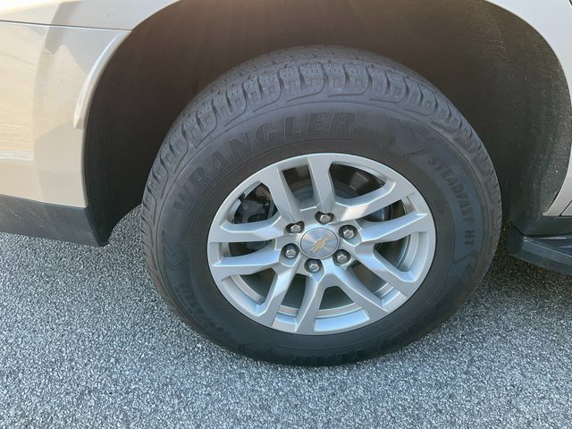 Used 2022 Chevrolet Tahoe LT w/ Luxury Package image 11