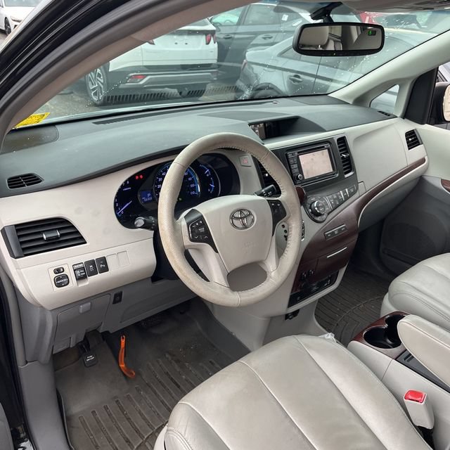 Used 2014 Toyota Sienna XLE w/ Entertainment Package AWD/4WD image 4