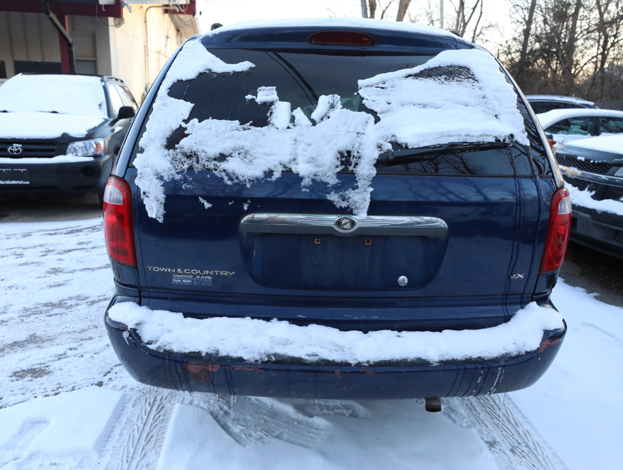 Used 2002 Chrysler Town & Country EX image 7