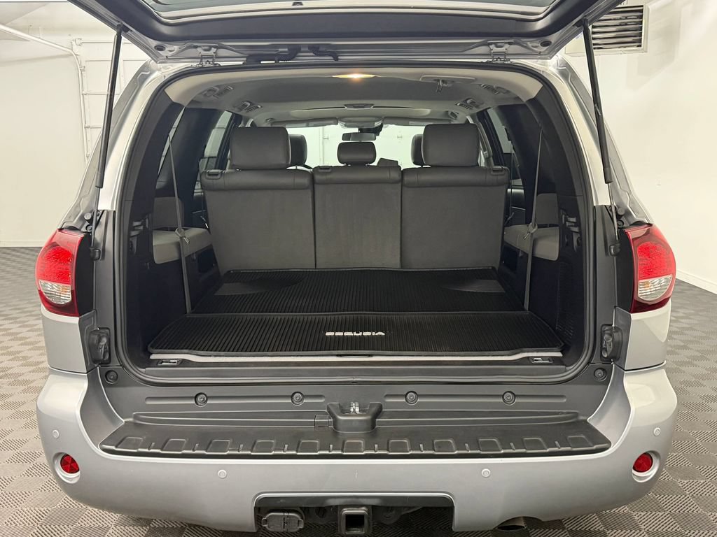 Used 2018 Toyota Sequoia SR5 AWD/4WD image 22