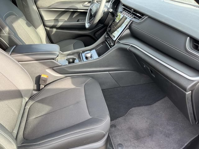 Used 2025 Jeep Grand Cherokee Laredo X AWD/4WD image 23