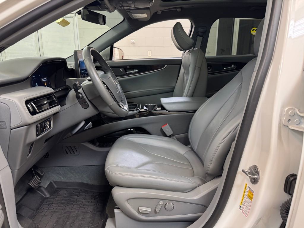 Used 2023 Lincoln Nautilus Reserve image 12