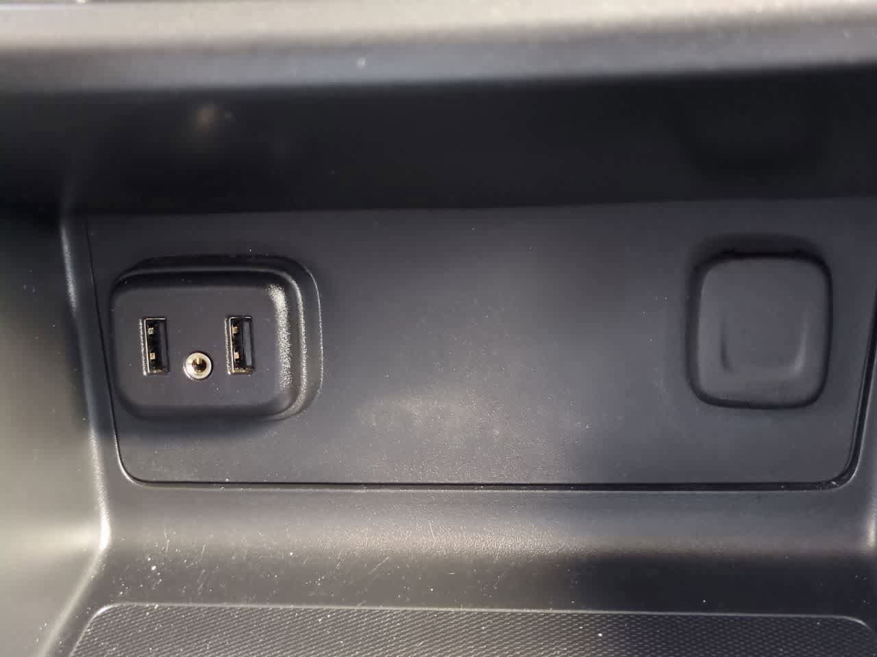 Used 2022 Chevrolet Colorado LT w/ Fleet Safety Package RWD image 31