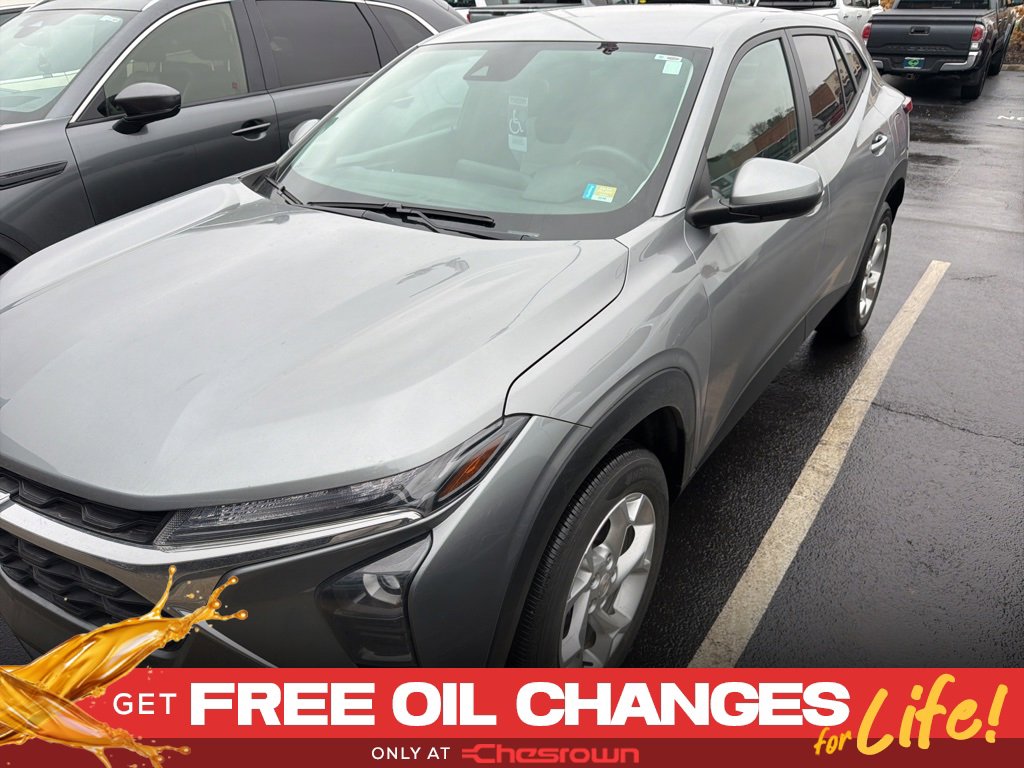 Used 2024 Chevrolet Trax LS w/ LS Convenience Package image 1
