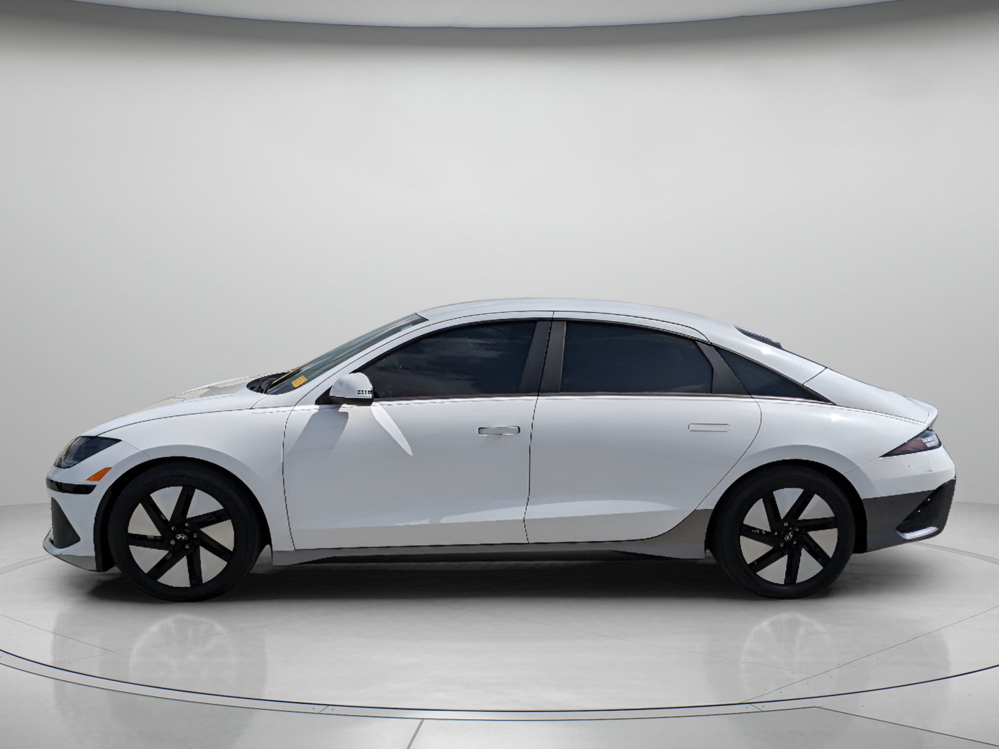 Used 2023 Hyundai Ioniq 6 SE RWD image 5