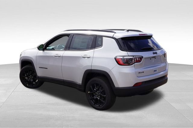 New 2025 Jeep Compass Latitude w/ Sun & Sound Group image 5