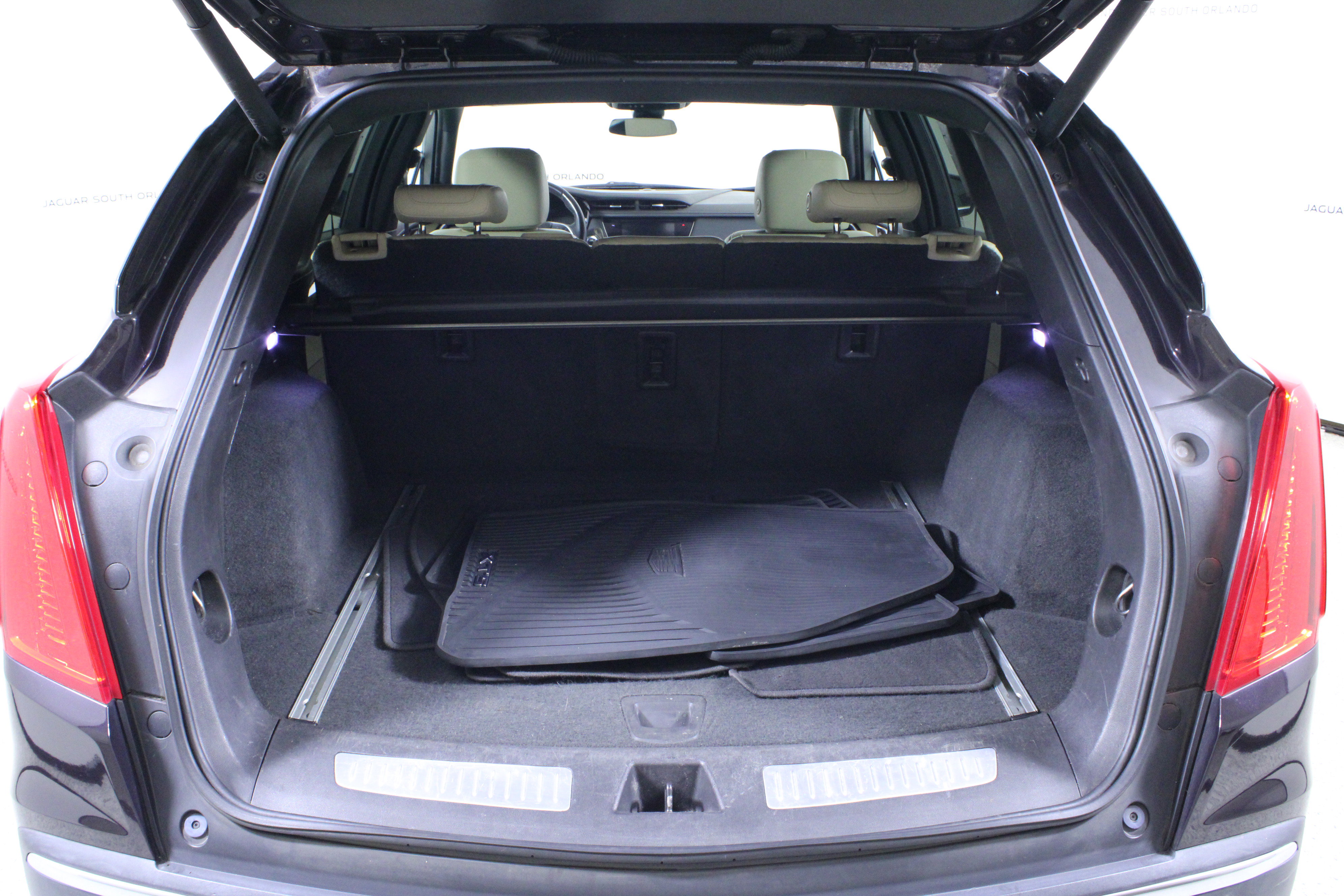 Used 2018 Cadillac XT5 Luxury w/ Driver Awareness Package image 11