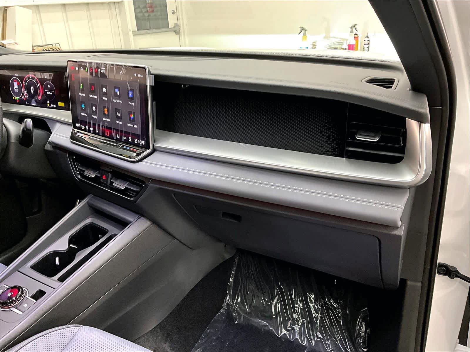 New 2026 Volkswagen Tiguan SE R-Line AWD/4WD image 28