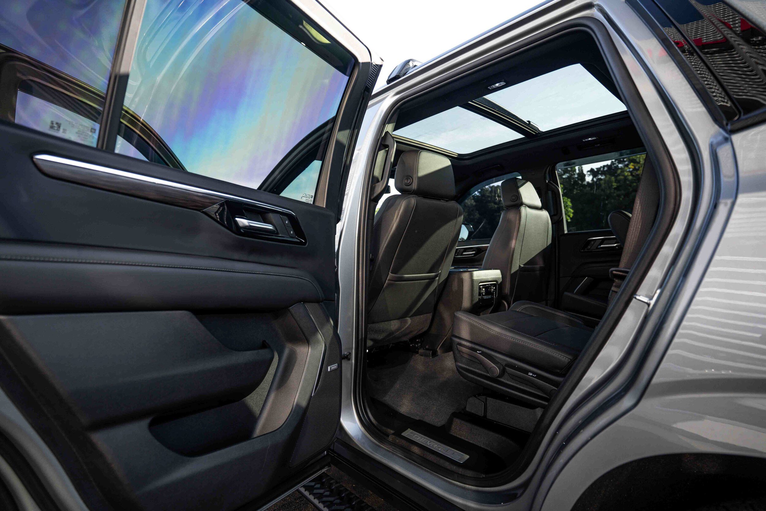 Used 2025 Chevrolet Tahoe Z71 w/ Comfort Package AWD/4WD image 15