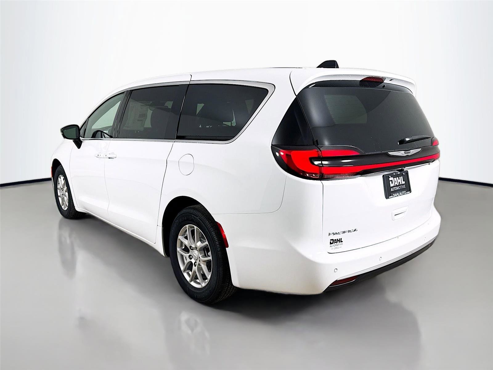New 2026 Chrysler Pacifica Select image 5