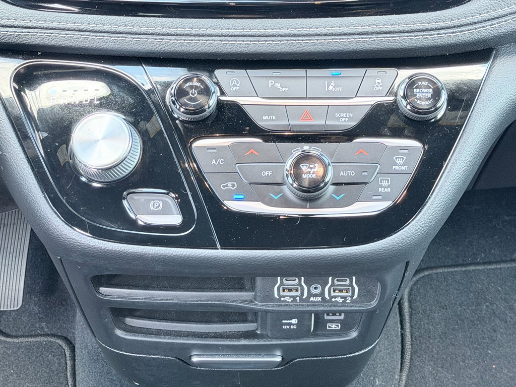 Used 2022 Chrysler Pacifica Touring FWD image 19