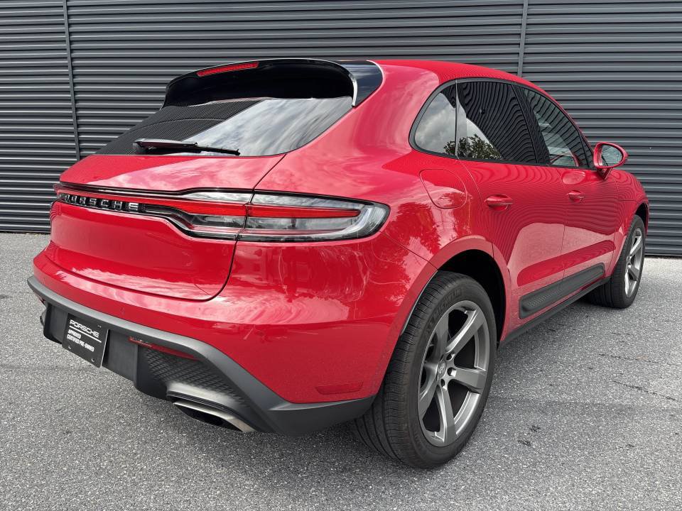 Used 2025 Porsche Macan AWD/4WD image 5