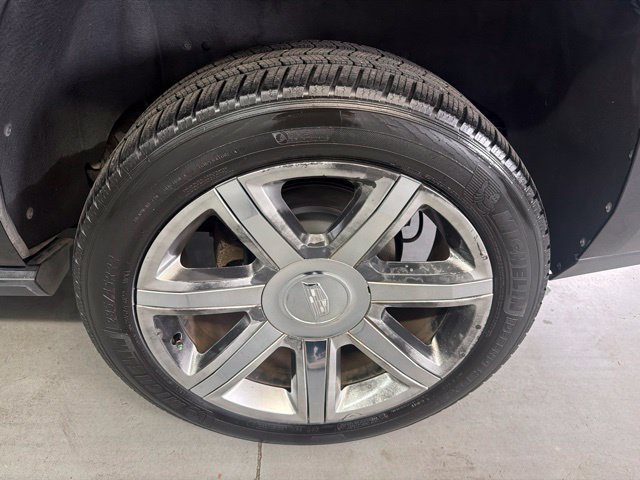 Used 2017 Cadillac Escalade Premium Luxury RWD image 28