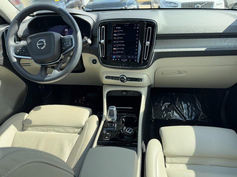 Certified 2023 Volvo XC40 B5 Ultimate w/ Protection Package Premier image 12