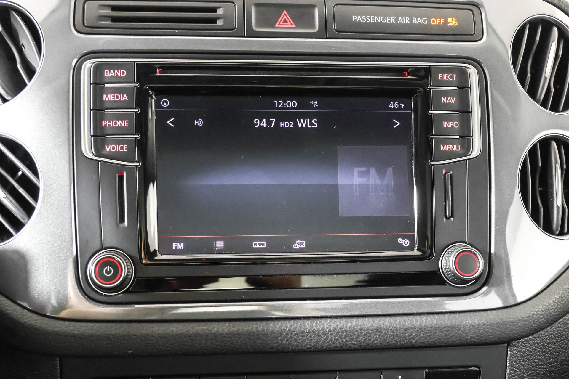 Used 2016 Volkswagen Tiguan SE image 29