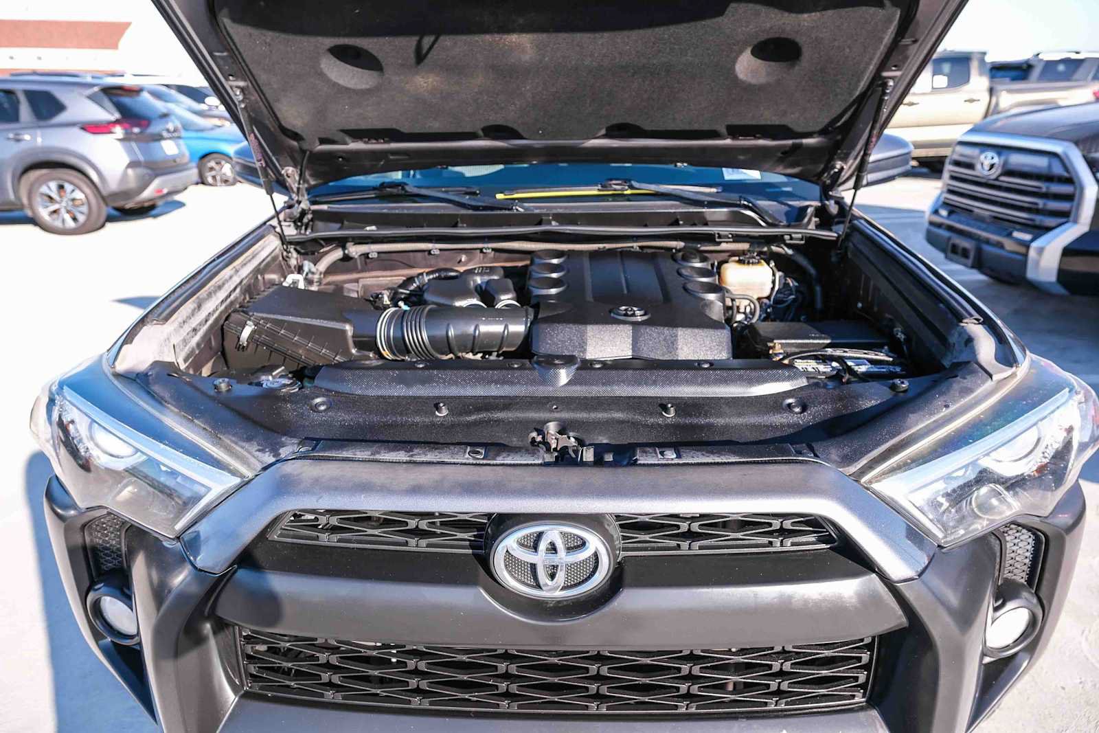 Used 2017 Toyota 4Runner SR5 AWD/4WD image 28
