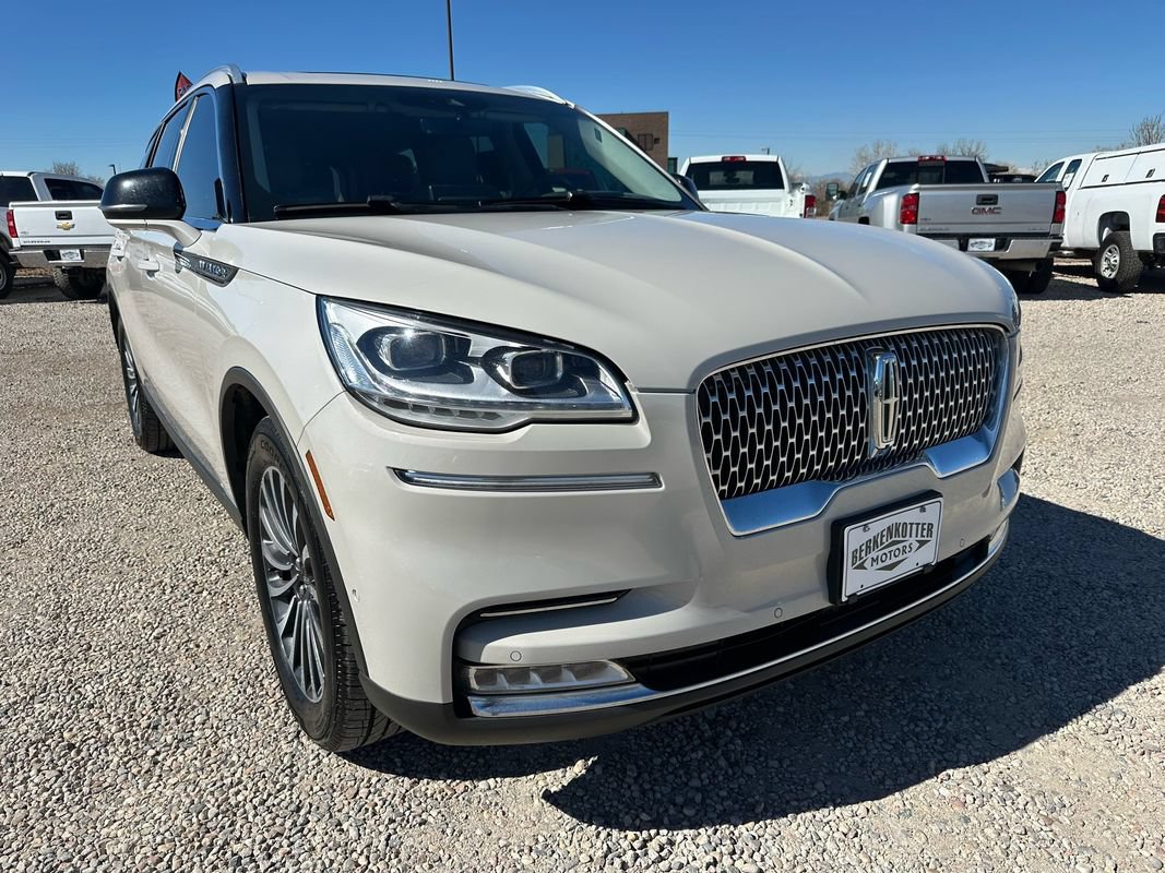 Used 2022 Lincoln Aviator Reserve w/ Equipment Group 201A AWD/4WD image 2