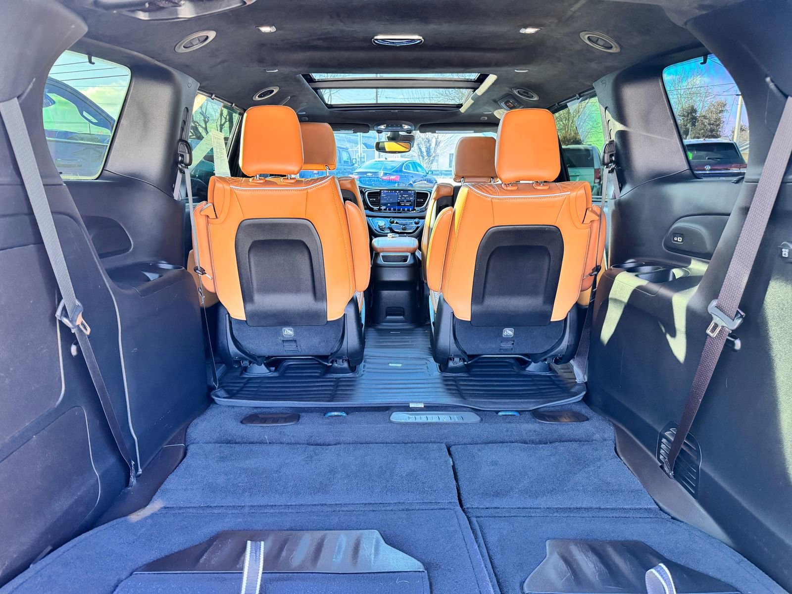 Used 2023 Chrysler Pacifica Pinnacle image 9