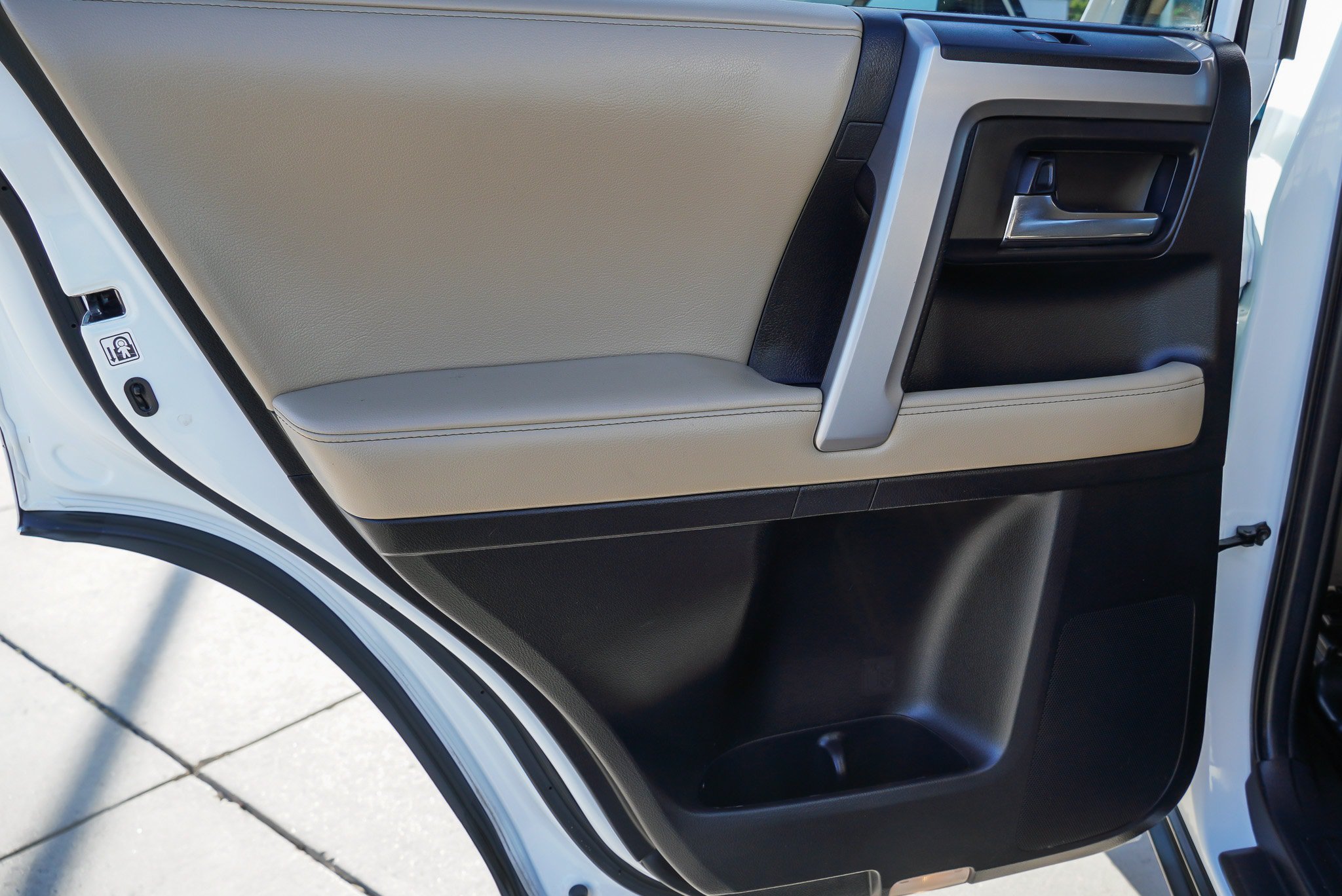 Used 2018 Toyota 4Runner SR5 AWD/4WD image 22