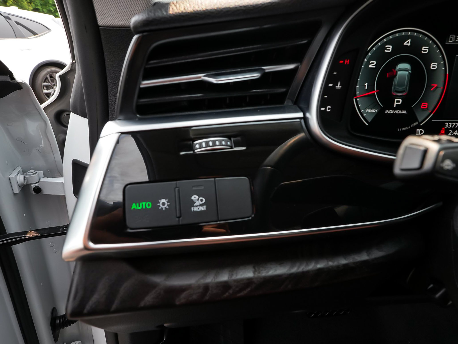 Used 2023 Audi Q8 Premium w/ Convenience Package AWD/4WD image 17