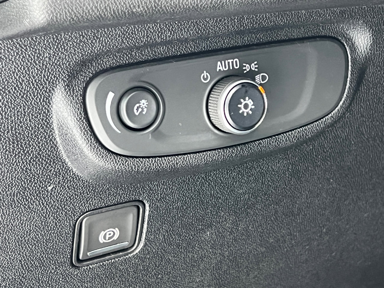 Used 2018 GMC Terrain SLE w/ Driver Convenience Package image 18