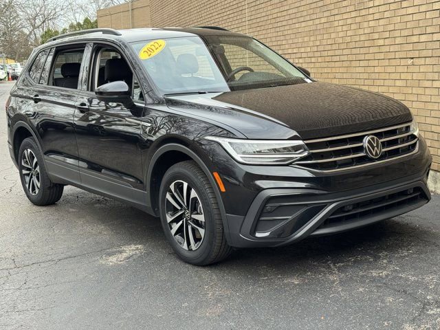 Used 2022 Volkswagen Tiguan S image 2
