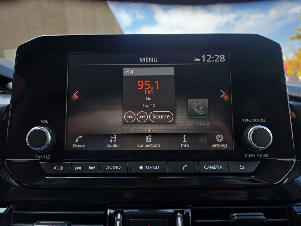 Used 2024 Nissan Pathfinder SV image 16