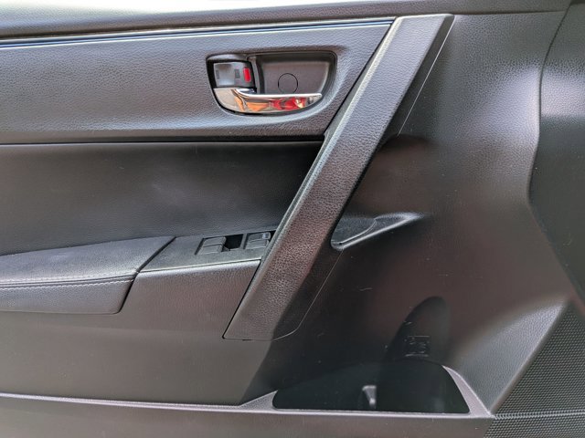 Used 2017 Toyota Corolla SE FWD image 10