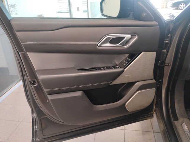 Used 2018 Land Rover Range Rover Velar R-Dynamic HSE image 14