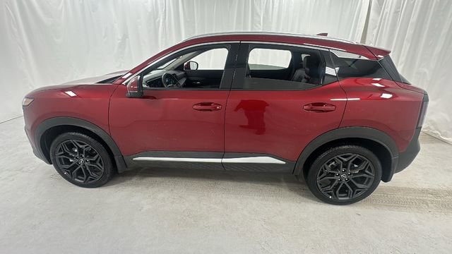 Certified 2025 Nissan Kicks SR image 6