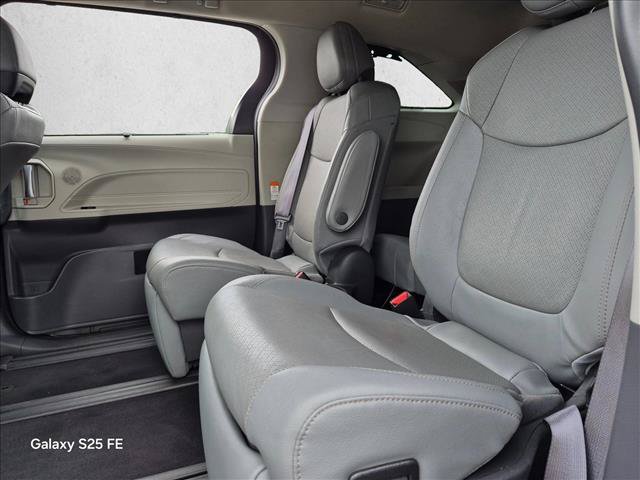Used 2022 Toyota Sienna Limited AWD/4WD image 20