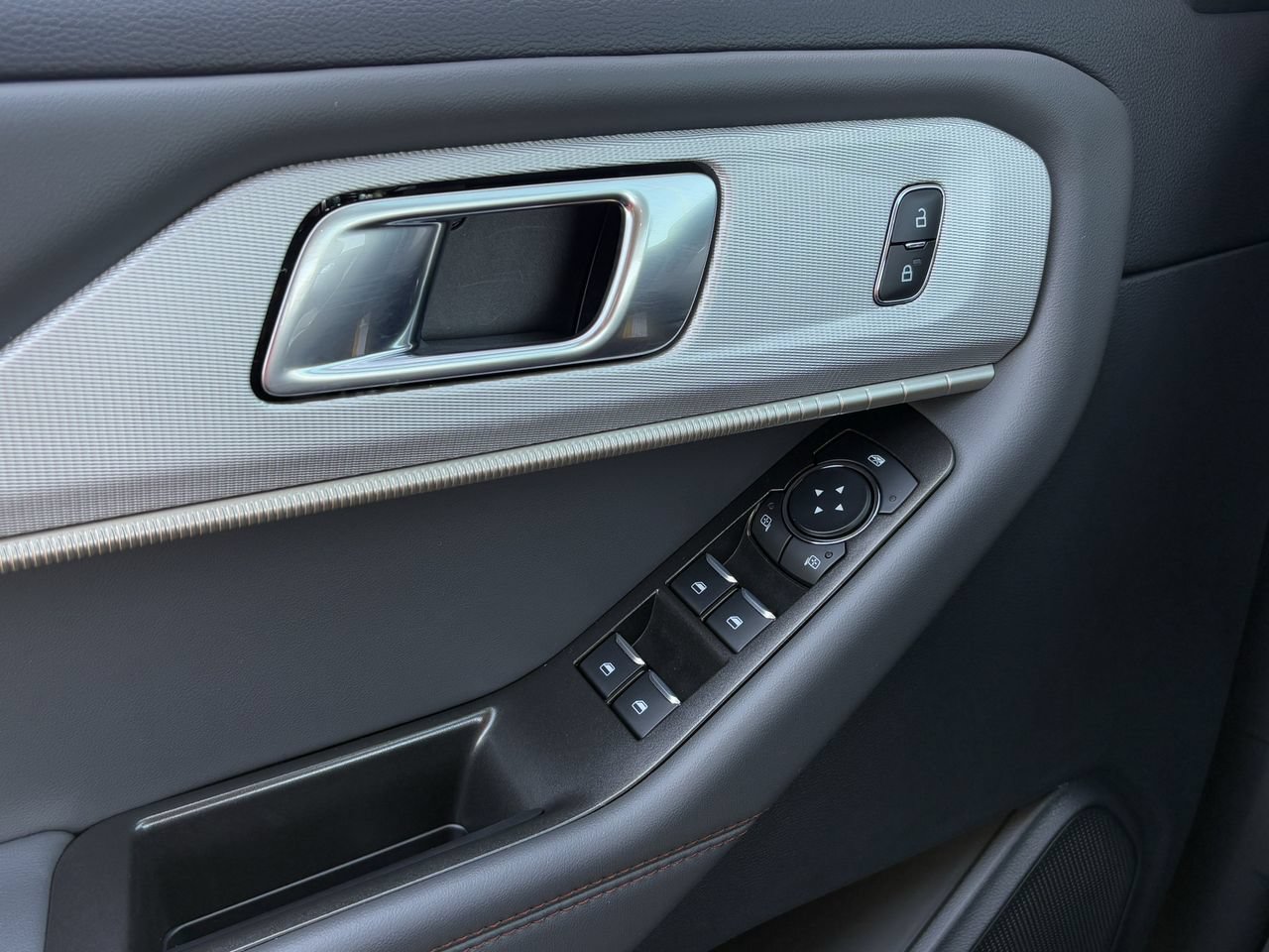 New 2026 Ford Explorer Active RWD image 21