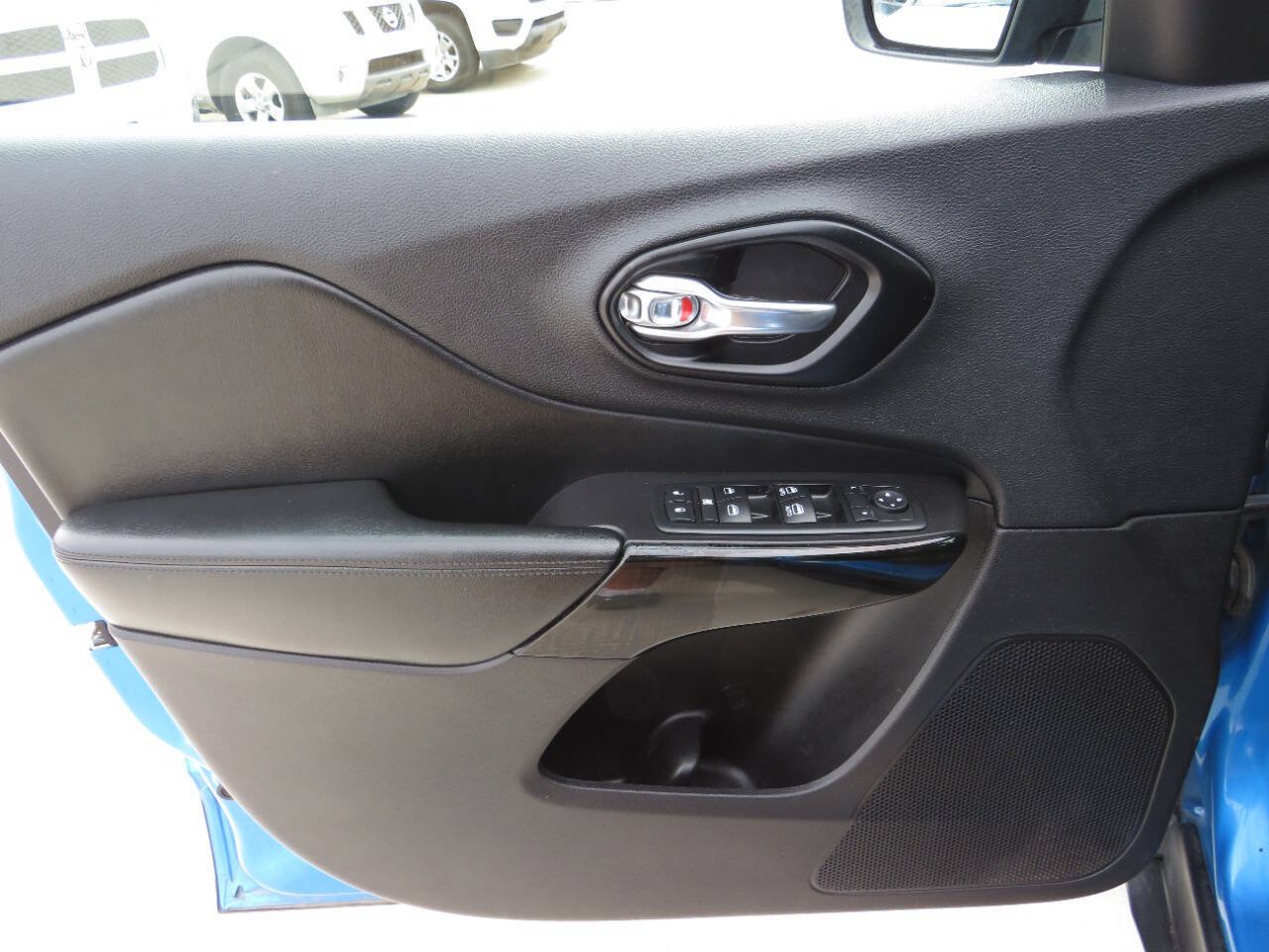 Used 2020 Jeep Cherokee Latitude Plus FWD image 21