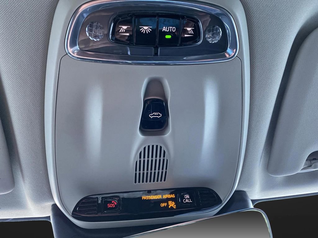 Used 2019 Volvo XC60 T5 Momentum w/ Premium Package image 33