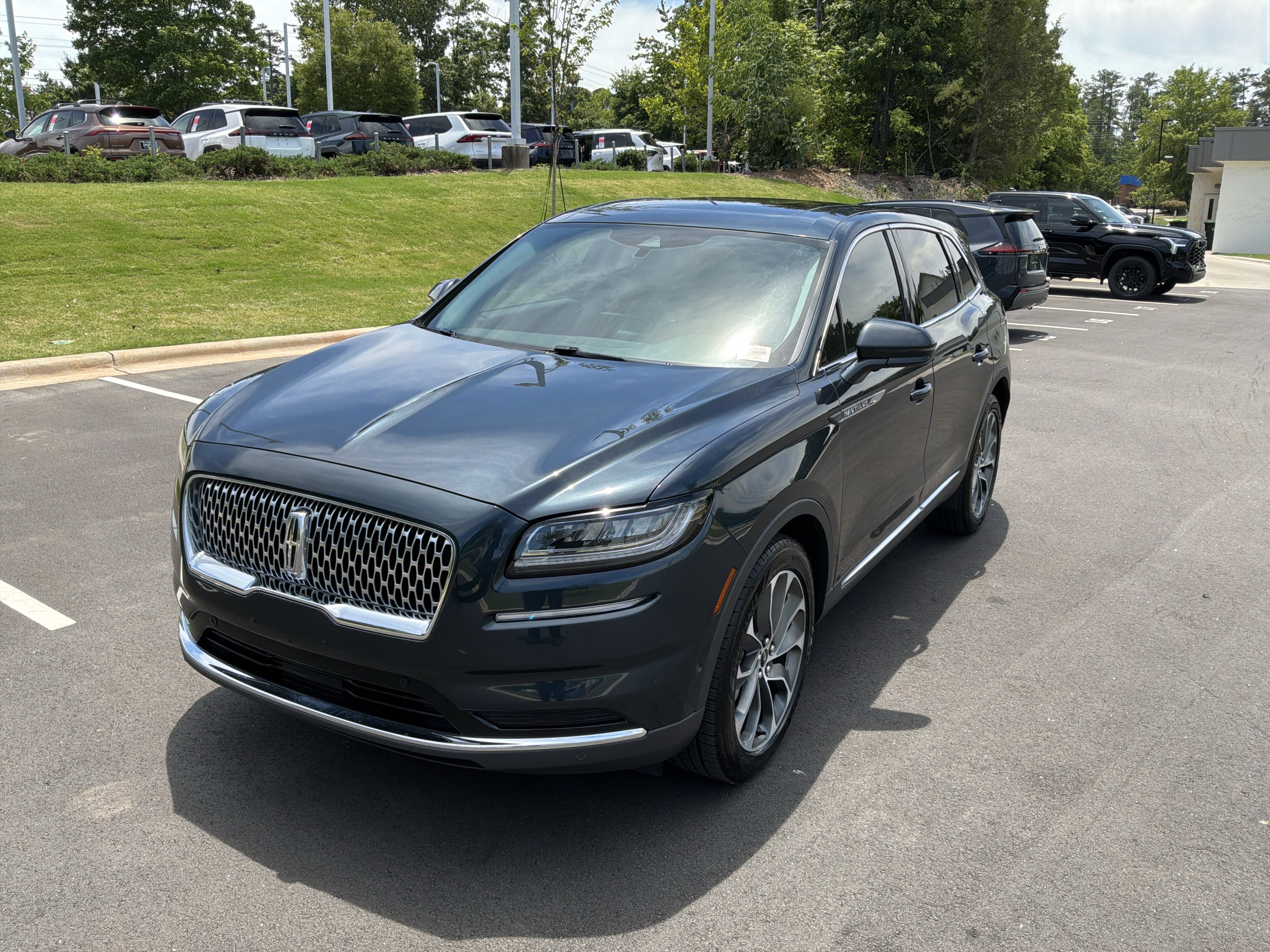 Used 2023 Lincoln Nautilus Reserve w/ Equipment Group 201A AWD/4WD image 5