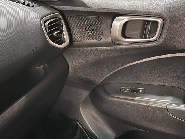 Used 2025 Hyundai Venue SEL FWD image 29