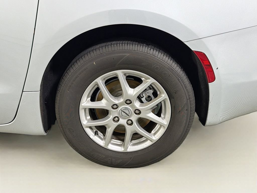 Used 2024 Chrysler Voyager LX image 31