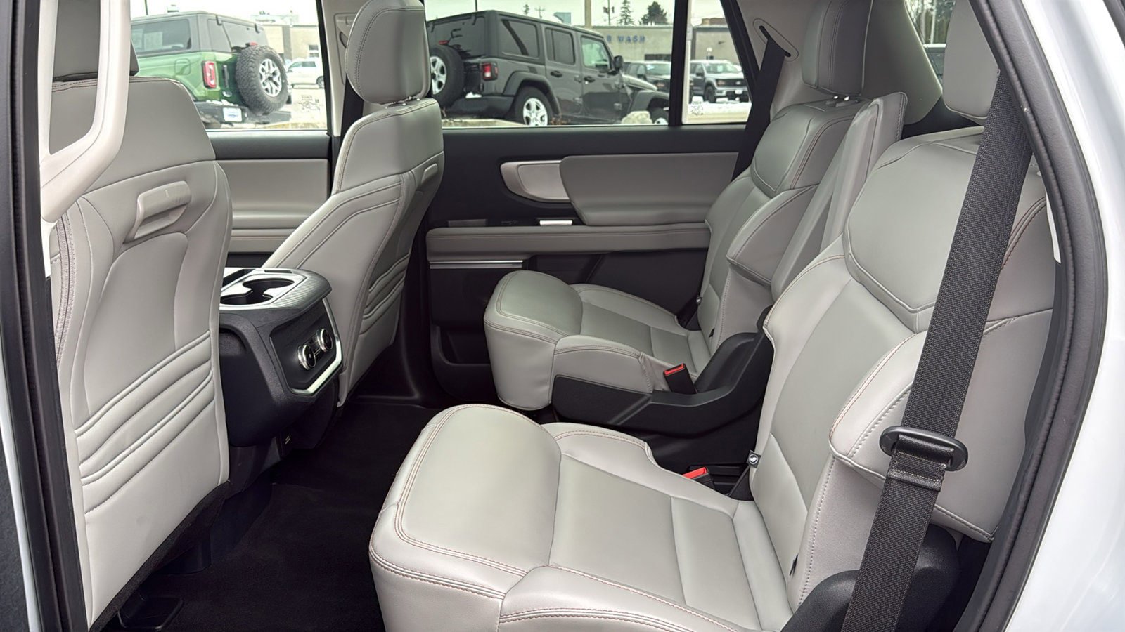 Used 2025 Ford Expedition Active AWD/4WD image 24