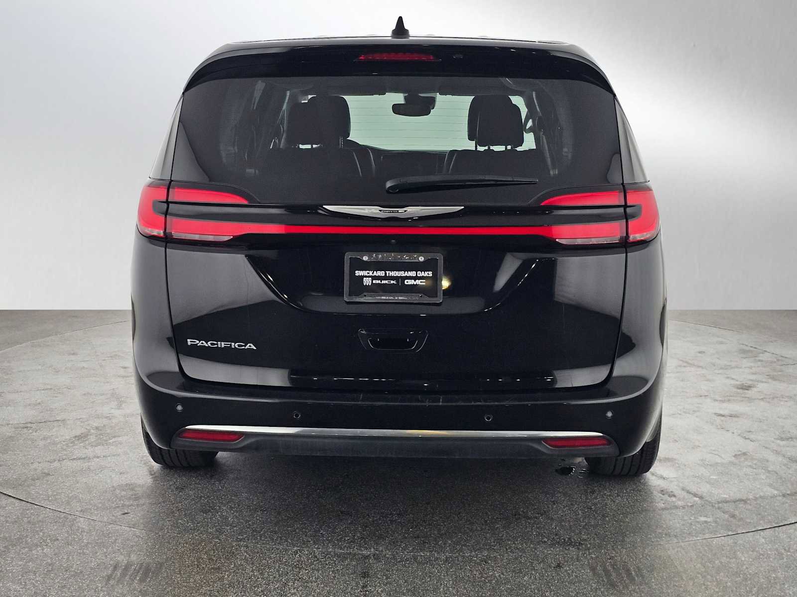 Used 2024 Chrysler Pacifica Touring-L FWD image 4