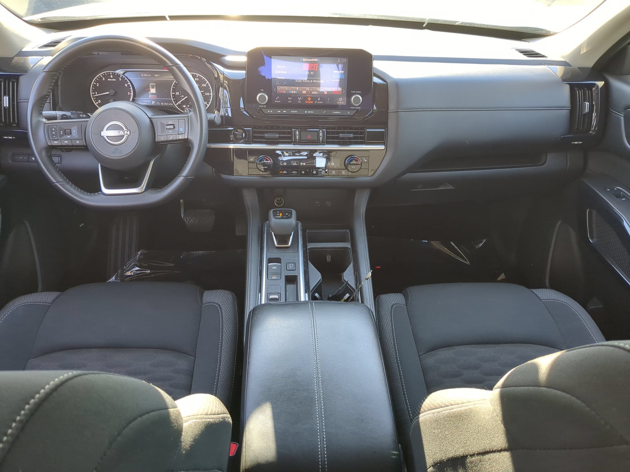 Used 2025 Nissan Pathfinder SV FWD image 28
