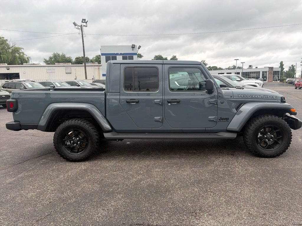 Used 2025 Jeep Gladiator Sport AWD/4WD image 8