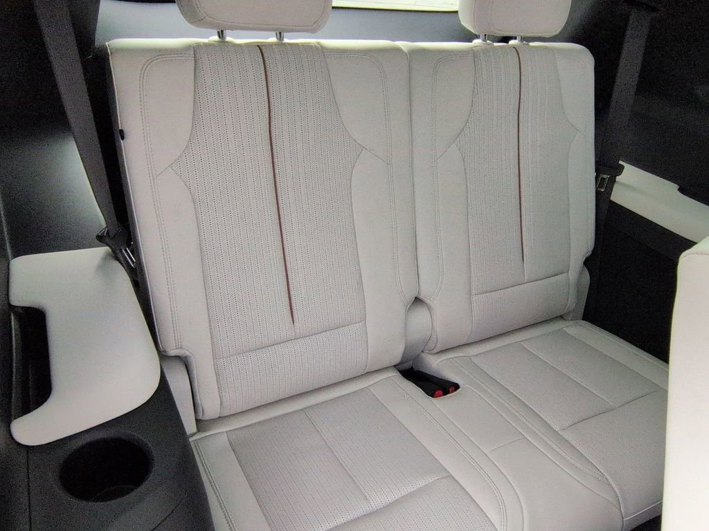 Certified 2026 Cadillac Vistiq Sport image 34