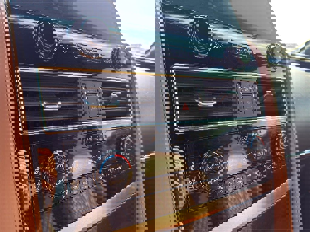 Used 2023 INFINITI QX80 Sensory w/ All-Season Package image 16