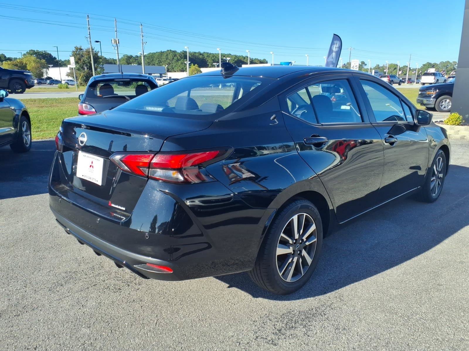 Used 2025 Nissan Versa SV FWD image 2